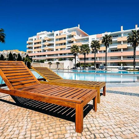 Fantastic Seaside Family Apartment With Pool Parede Dış mekan fotoğraf