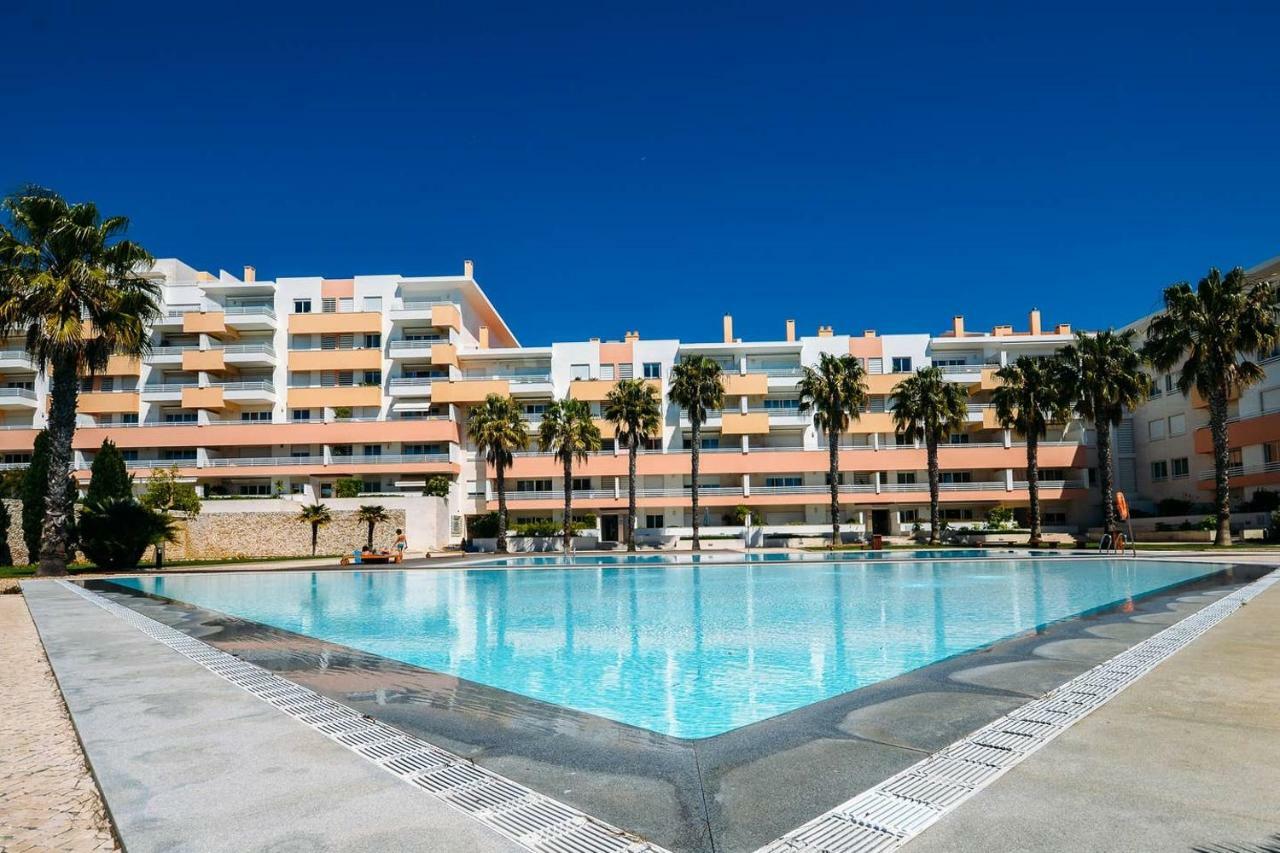 Fantastic Seaside Family Apartment With Pool Parede Dış mekan fotoğraf