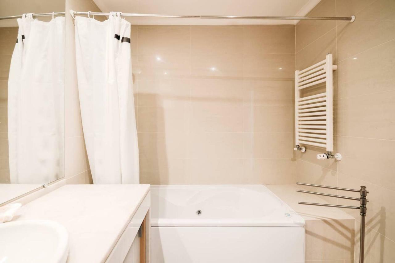 Fantastic Seaside Family Apartment With Pool Parede Dış mekan fotoğraf