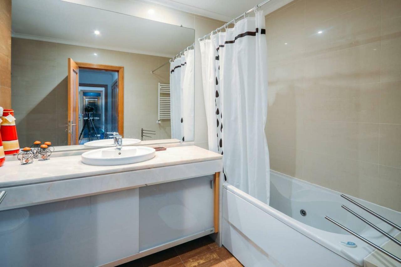 Fantastic Seaside Family Apartment With Pool Parede Dış mekan fotoğraf